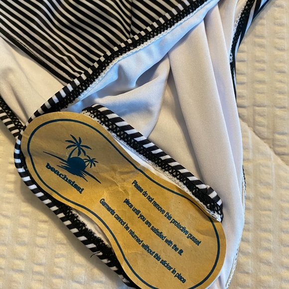 Beachsissi Peach Ruffled Black & White Stripes One-Piece Swimsuit M - Picture 7 of 10